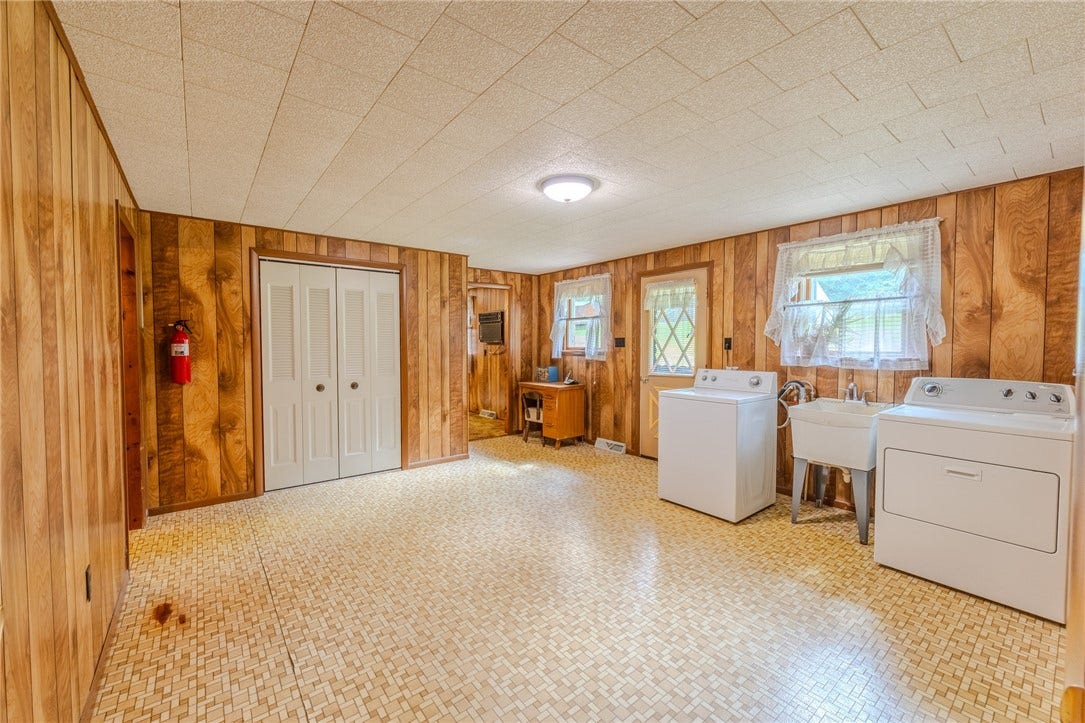 398 Moccasin Hollow Rd, Mt Pleasant, PA 15666