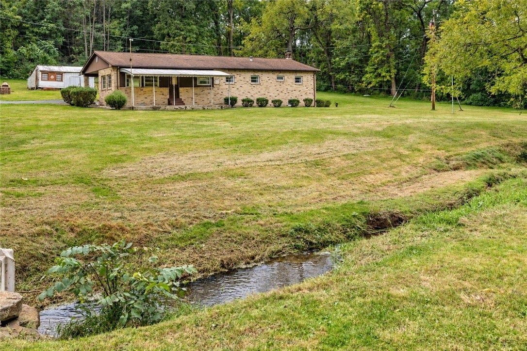 398 Moccasin Hollow Rd, Mt Pleasant, PA 15666