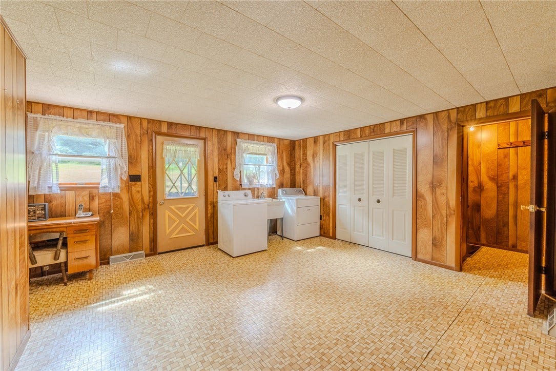 398 Moccasin Hollow Rd, Mt Pleasant, PA 15666