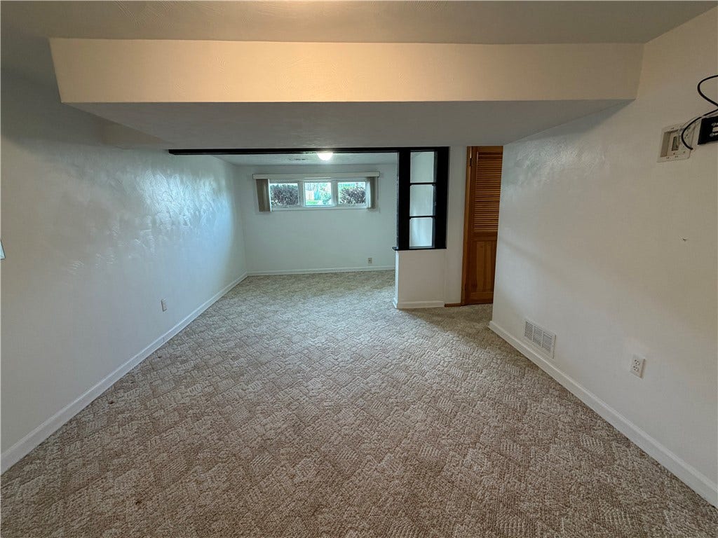 143 Arrow, Elizabeth, PA 15037
