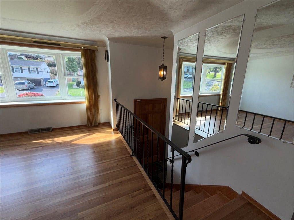 143 Arrow, Elizabeth, PA 15037