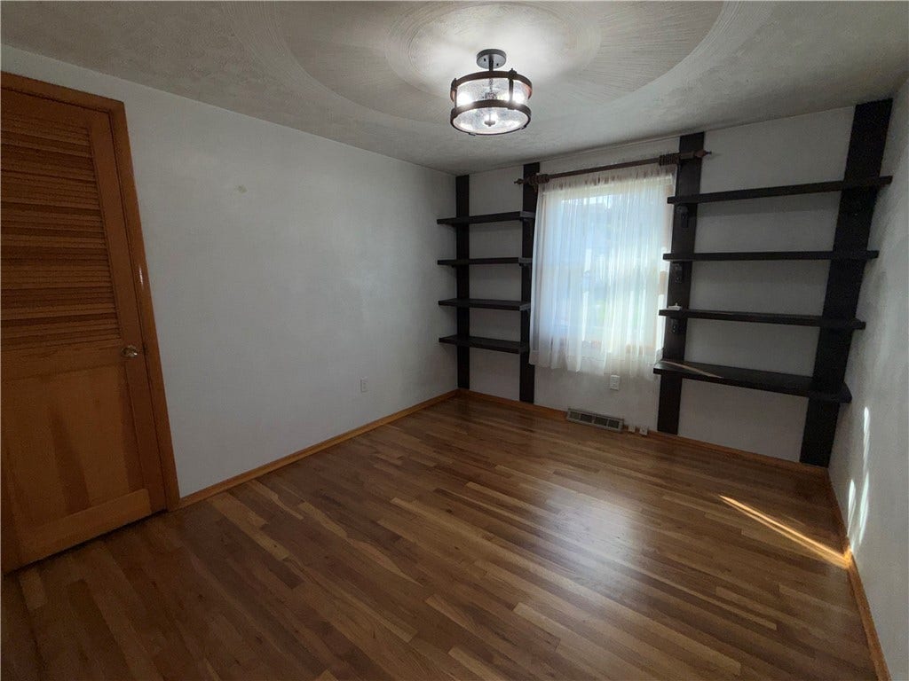 143 Arrow, Elizabeth, PA 15037