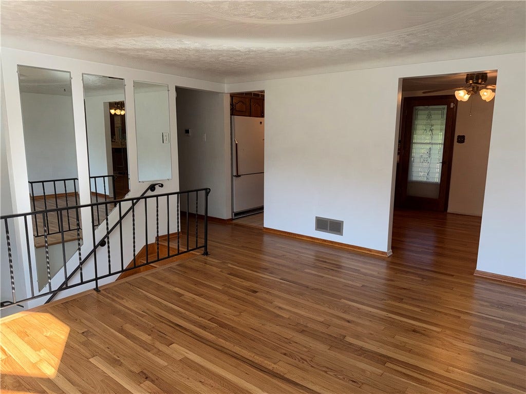 143 Arrow, Elizabeth, PA 15037
