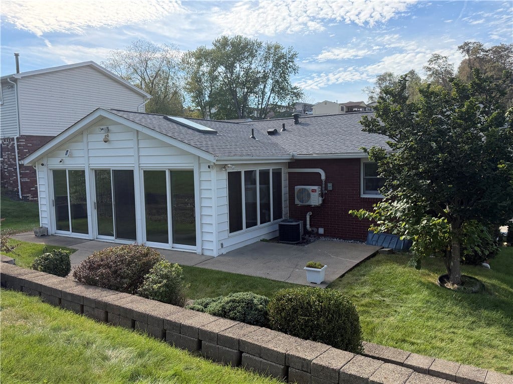 143 Arrow, Elizabeth, PA 15037