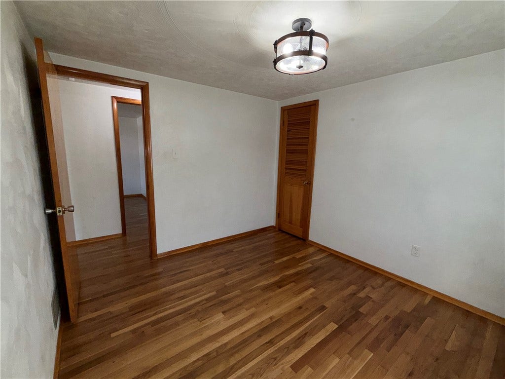 143 Arrow, Elizabeth, PA 15037