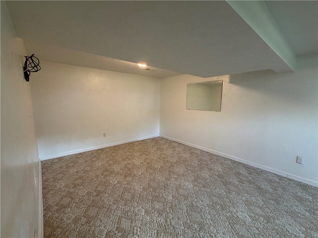 143 Arrow, Elizabeth, PA 15037