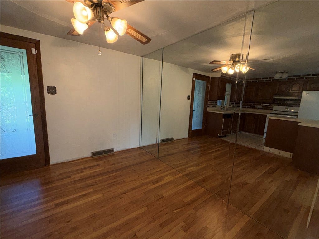 143 Arrow, Elizabeth, PA 15037