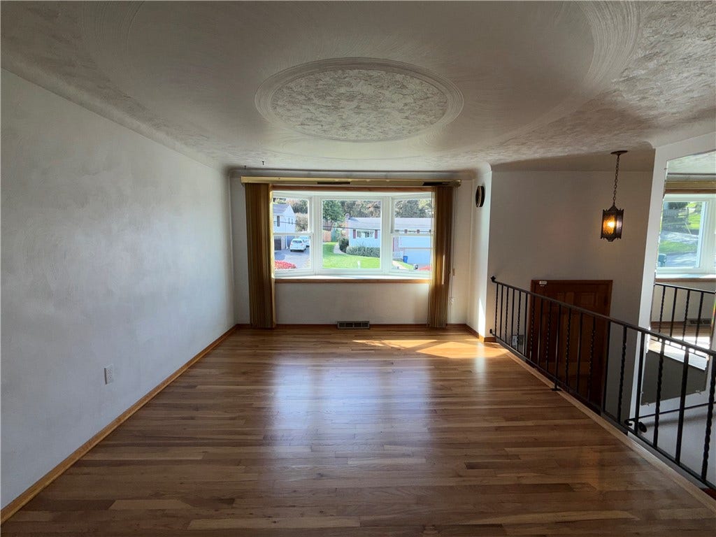 143 Arrow, Elizabeth, PA 15037