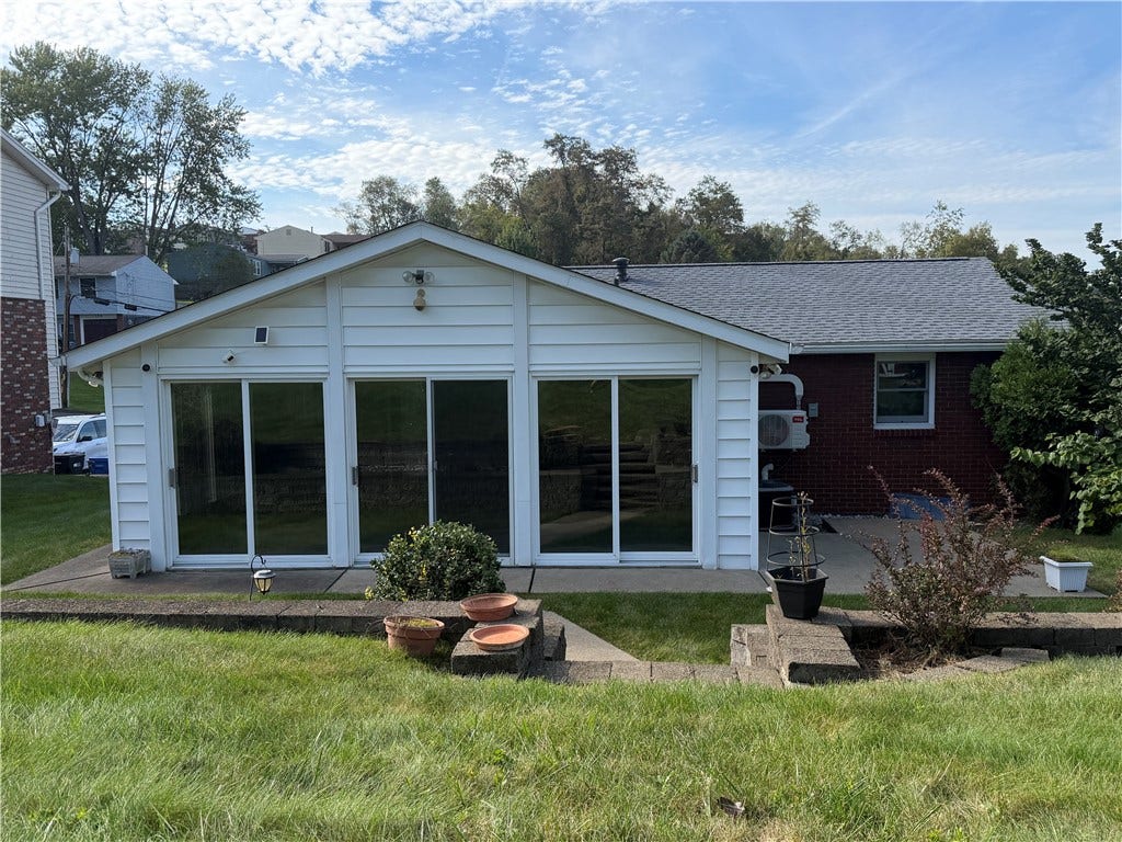 143 Arrow, Elizabeth, PA 15037