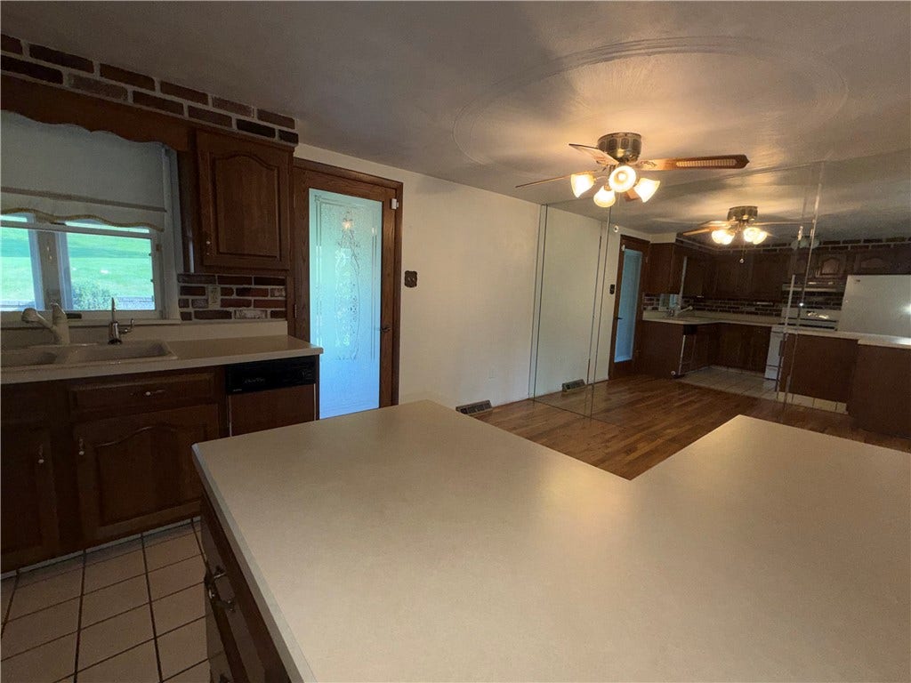 143 Arrow, Elizabeth, PA 15037