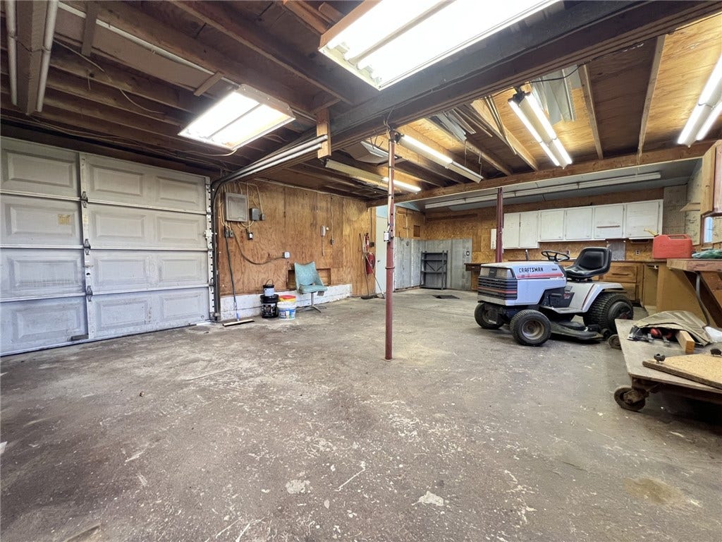 13 Dearth Ln, Uniontown, PA 15401