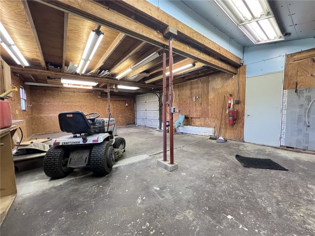 13 Dearth Ln, Uniontown, PA 15401