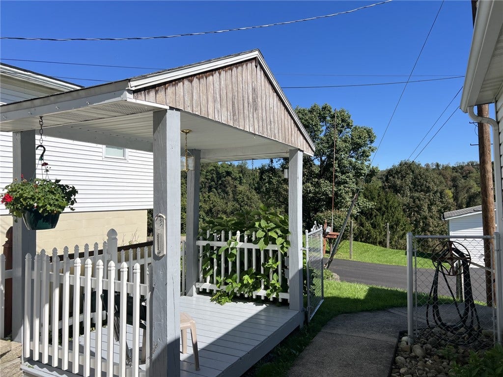 13 Dearth Ln, Uniontown, PA 15401