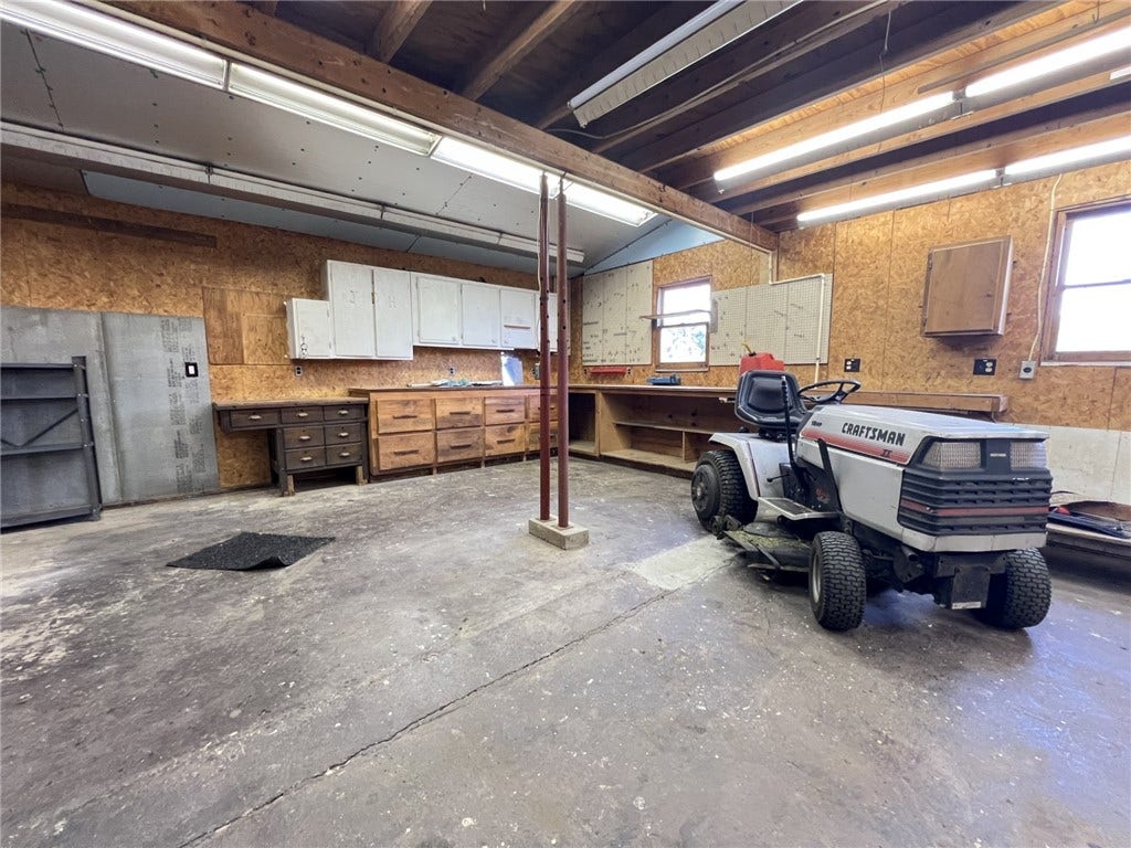 13 Dearth Ln, Uniontown, PA 15401