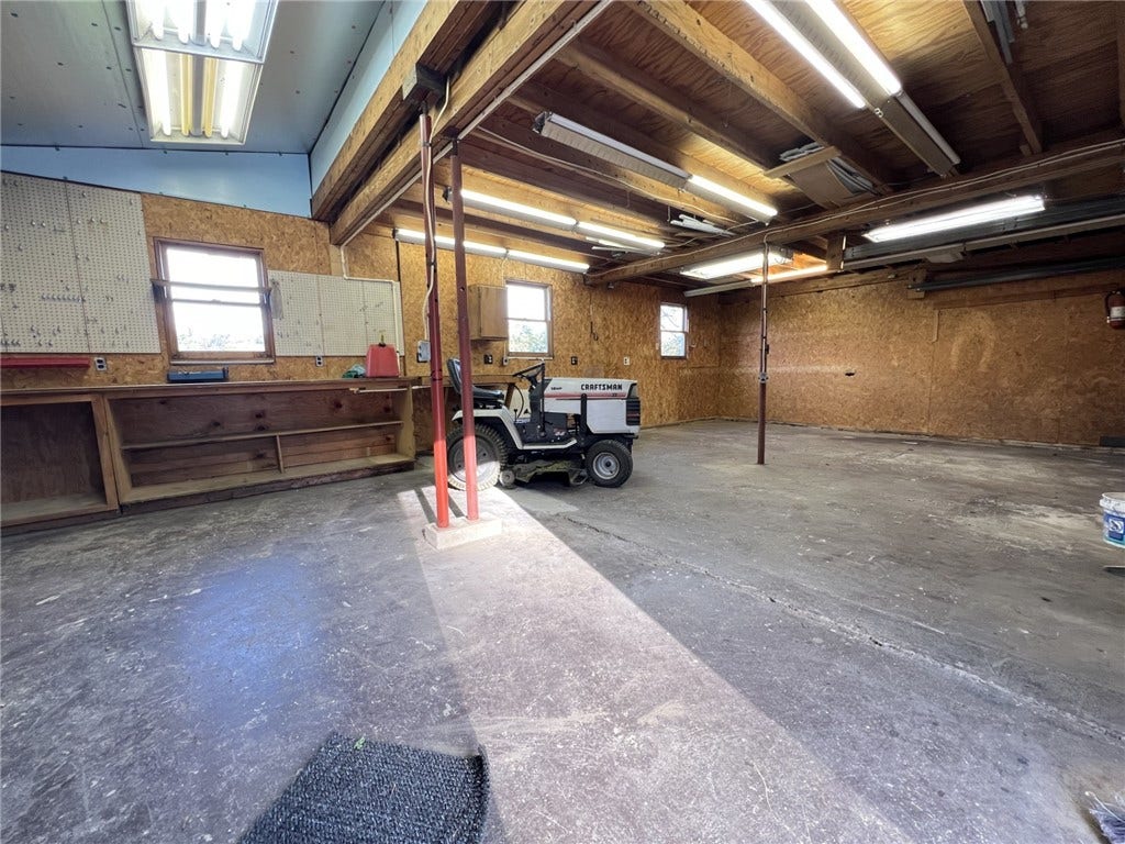 13 Dearth Ln, Uniontown, PA 15401