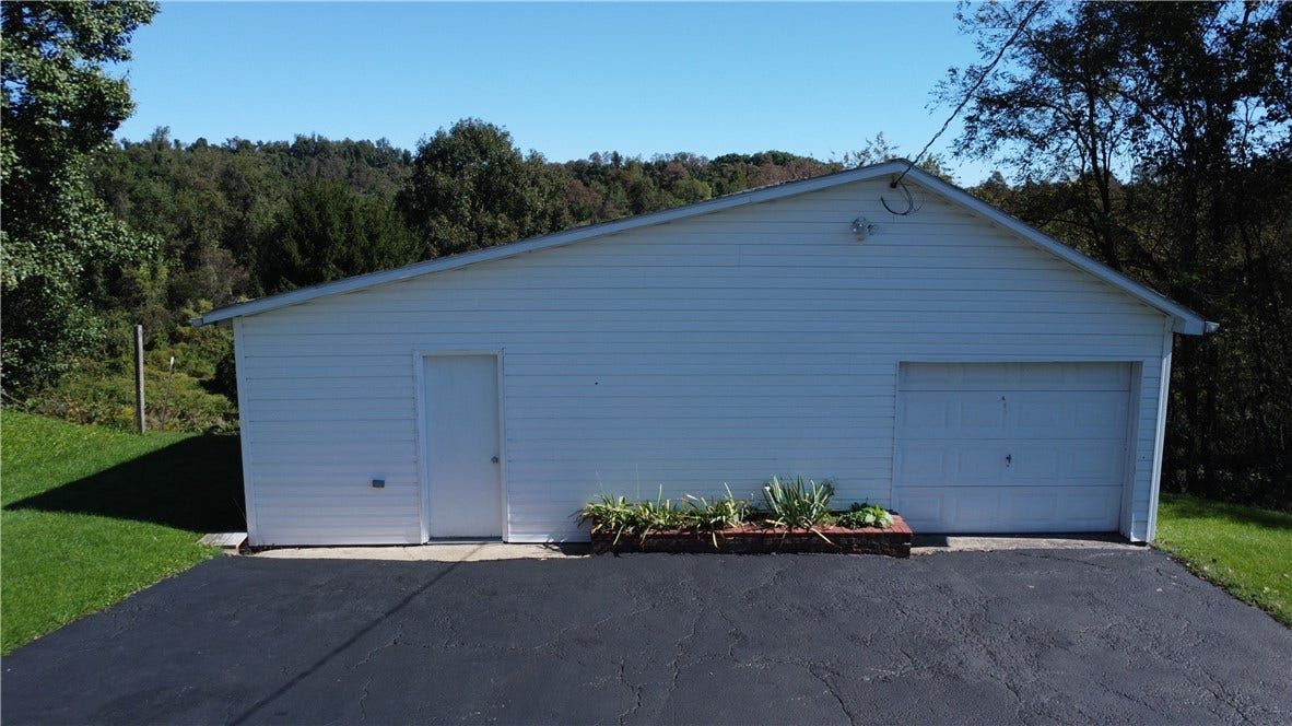 13 Dearth Ln, Uniontown, PA 15401