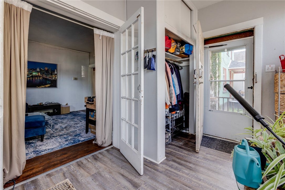 511 Mifflin Ave, Pittsburgh, PA 15221 Entry - Unit 1