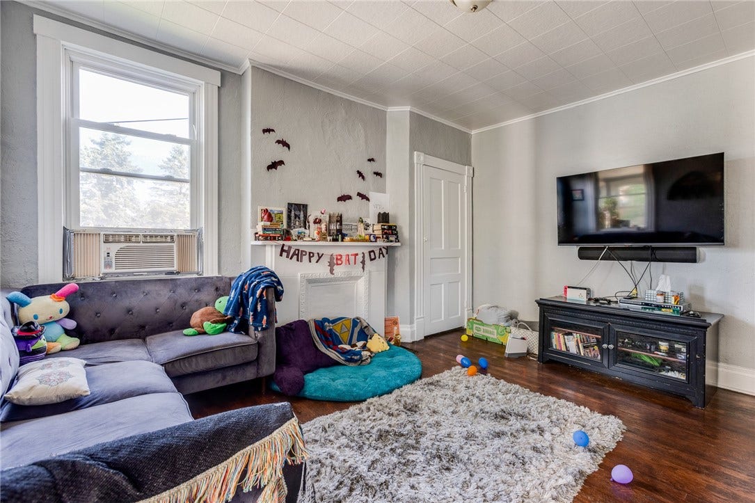 511 Mifflin Ave, Pittsburgh, PA 15221 Living Room - Unit 2