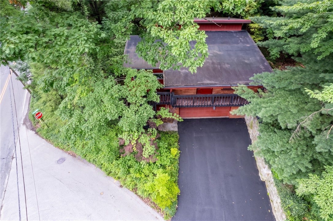 486 WOODLAWN, Jeannette, PA 15644