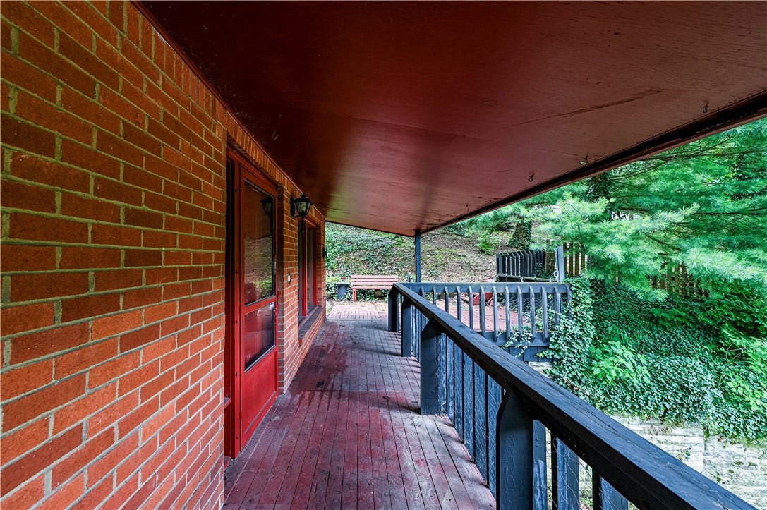 FRONT DECK