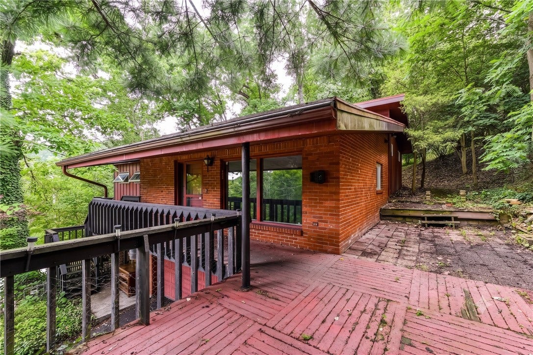 486 WOODLAWN, Jeannette, PA 15644