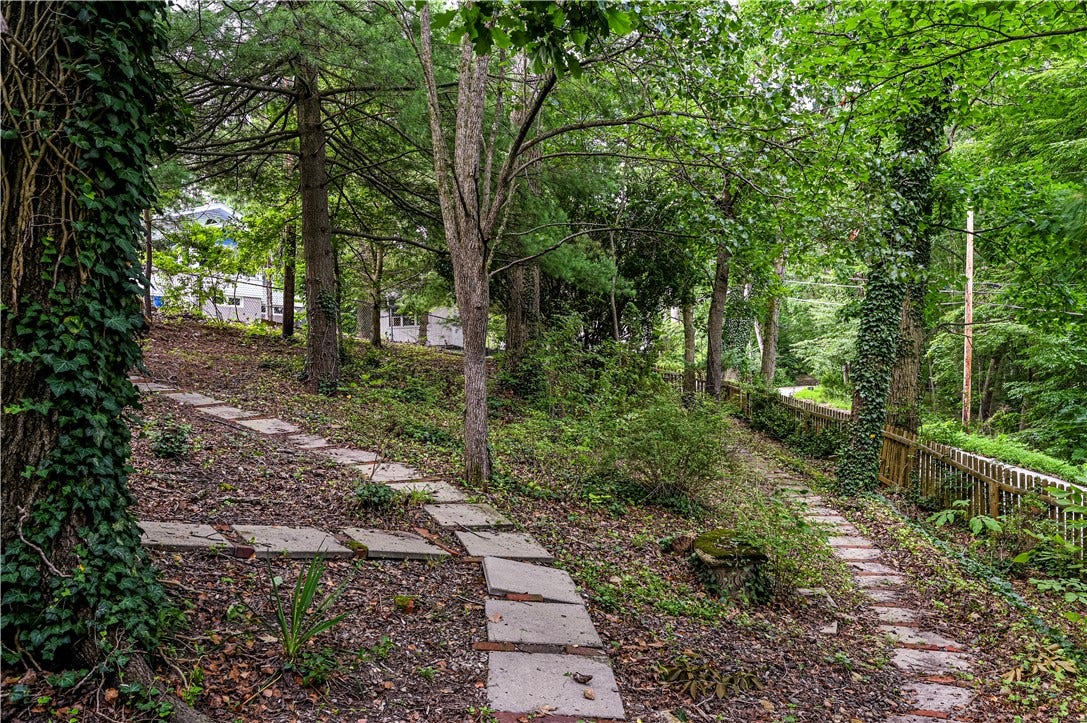 486 WOODLAWN, Jeannette, PA 15644