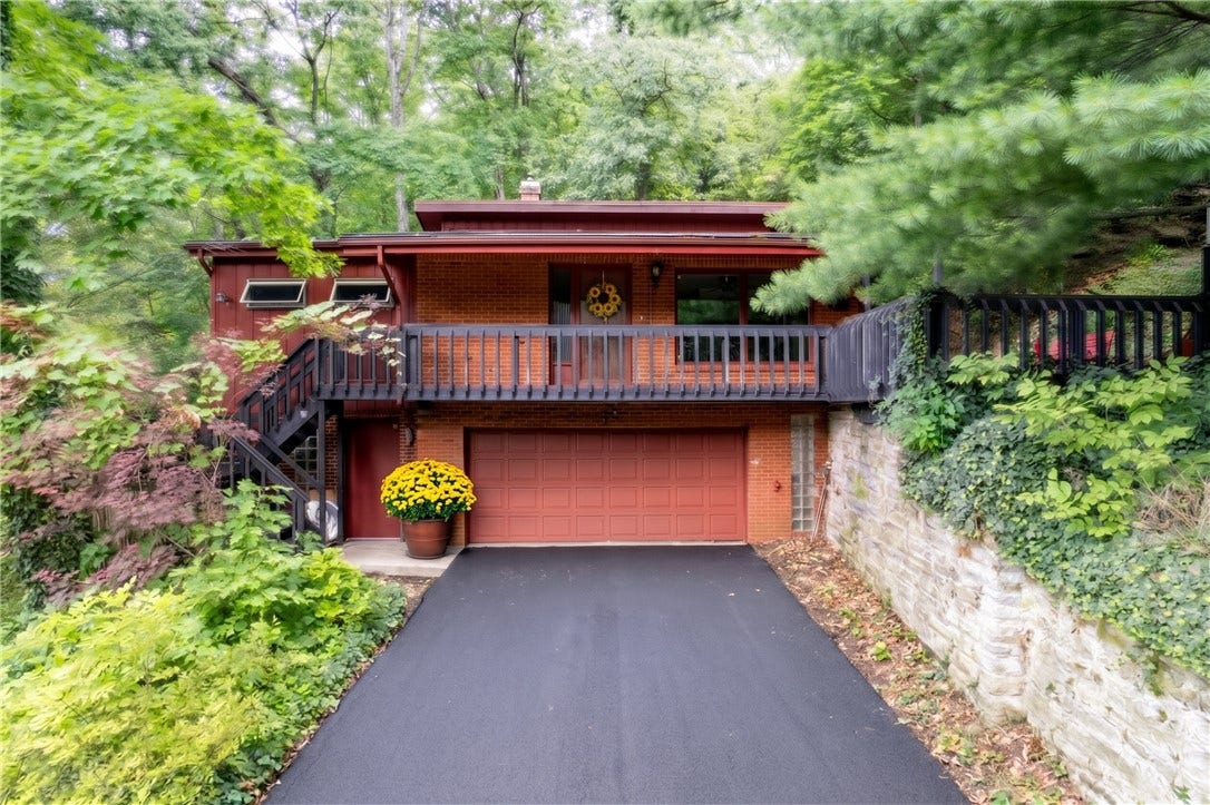 486 WOODLAWN, Jeannette, PA 15644