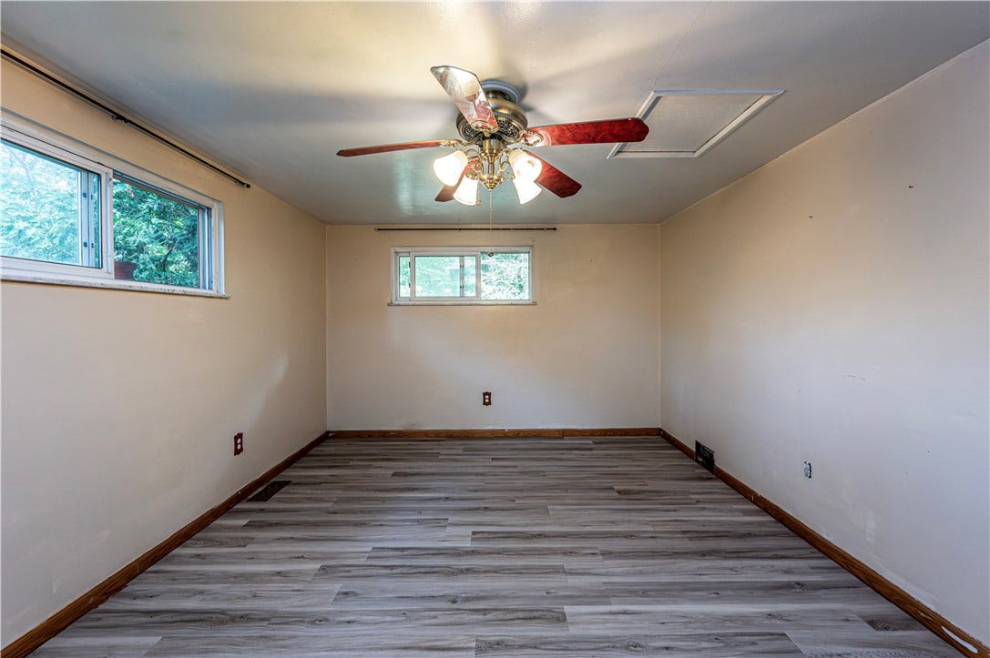 486 WOODLAWN, Jeannette, PA 15644