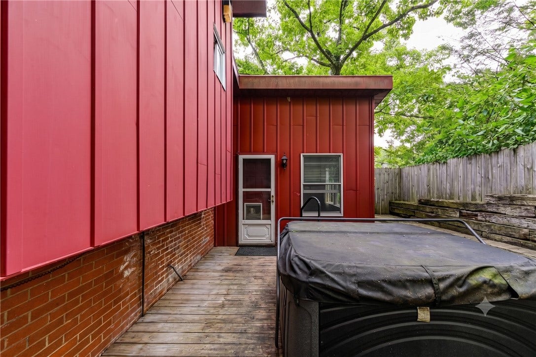 DECK WITH HOT TUB