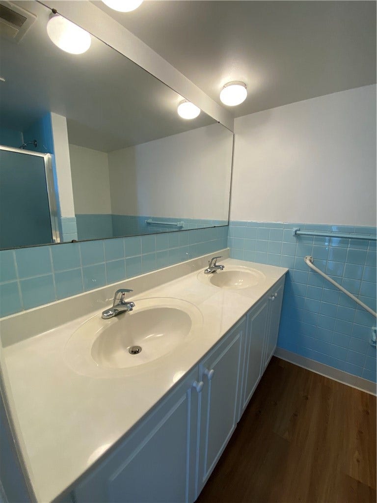 53 Academy Avenue, #503, Pittsburgh, PA 15228 Also a walk in shower