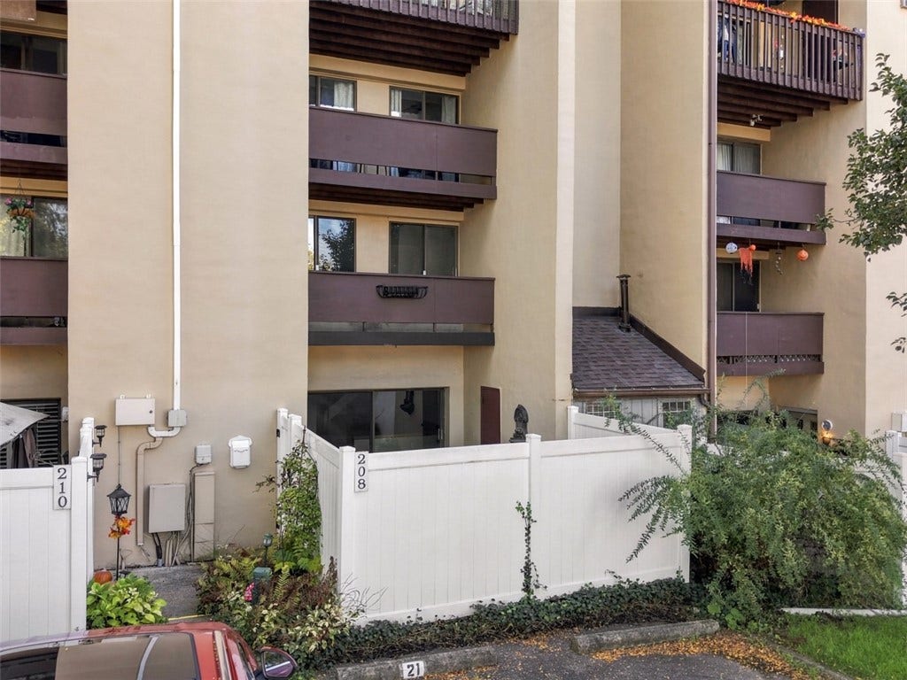 2034 SWALLOW HILL, #208, Pittsburgh, PA 15220
