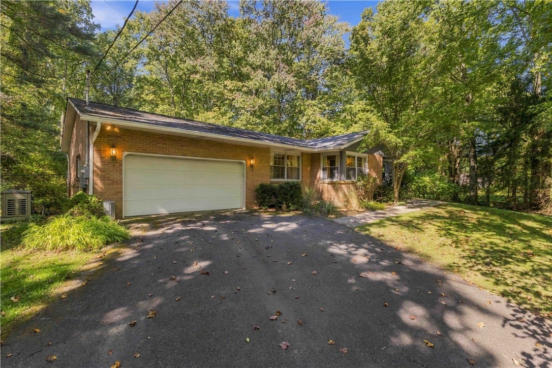 1405 Rolling Acres Road, Latrobe, PA 15650