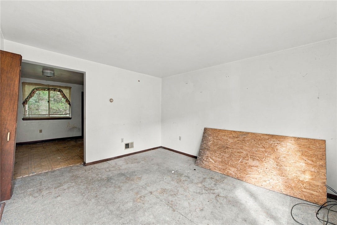 2501 Lincoln Ave, Clairton, PA 15025 Living room in Unit 2502, an example of the interior layout for the 2-bedroom, 1-bathroom units.