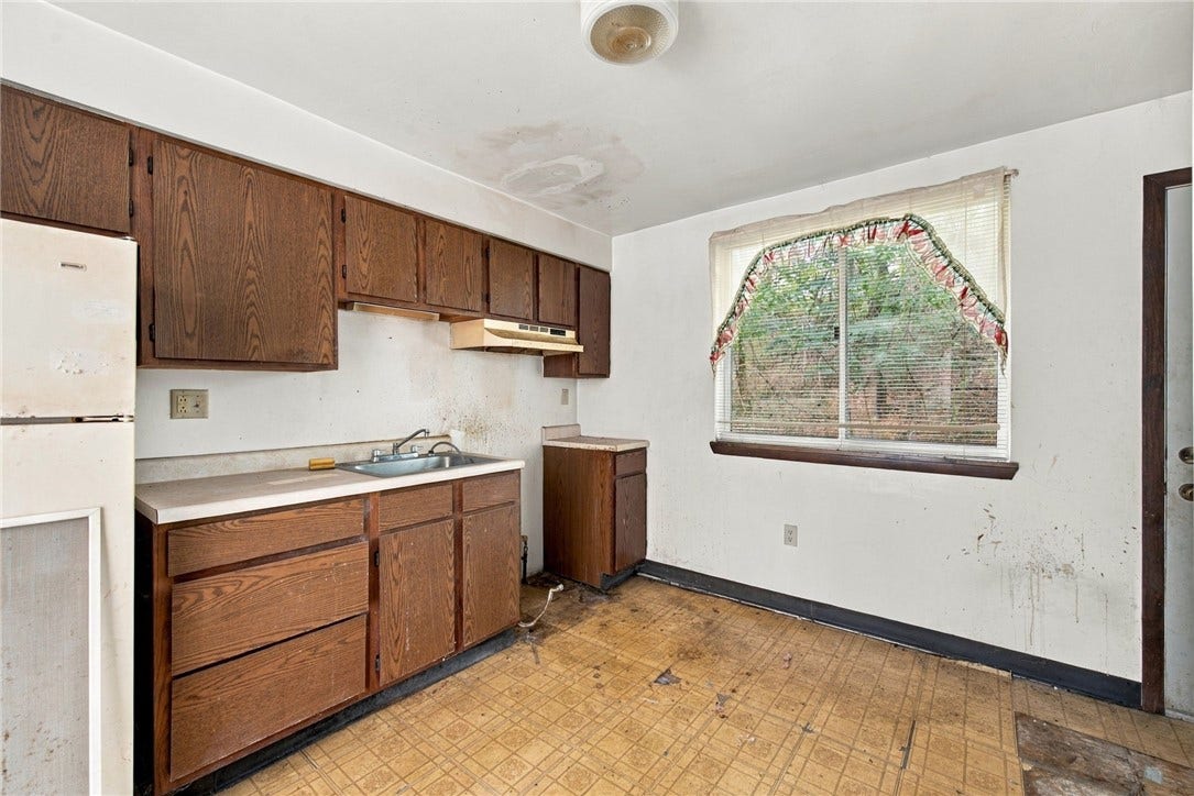 2501 Lincoln Ave, Clairton, PA 15025 Kitchen in Unit 2502, an example of the interior layout for the 2-bedroom, 1-bathroom units.