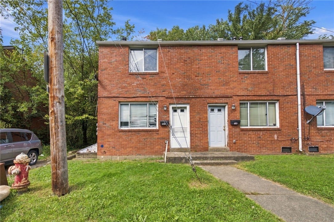 2501 Lincoln Ave, Clairton, PA 15025 View of unit 2502.