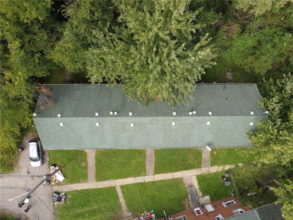 2501 Lincoln Ave, Clairton, PA 15025 Ariel view of the roof.