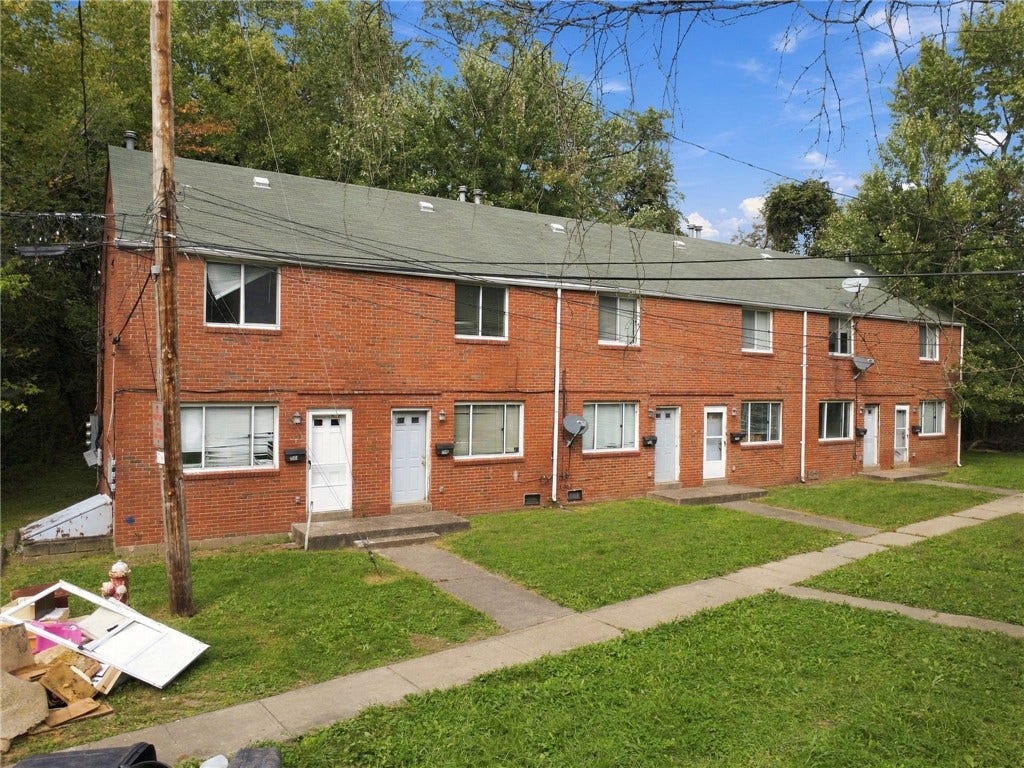 2501 Lincoln Ave, Clairton, PA 15025 Front exterior of six-unit rowhouse investment property.