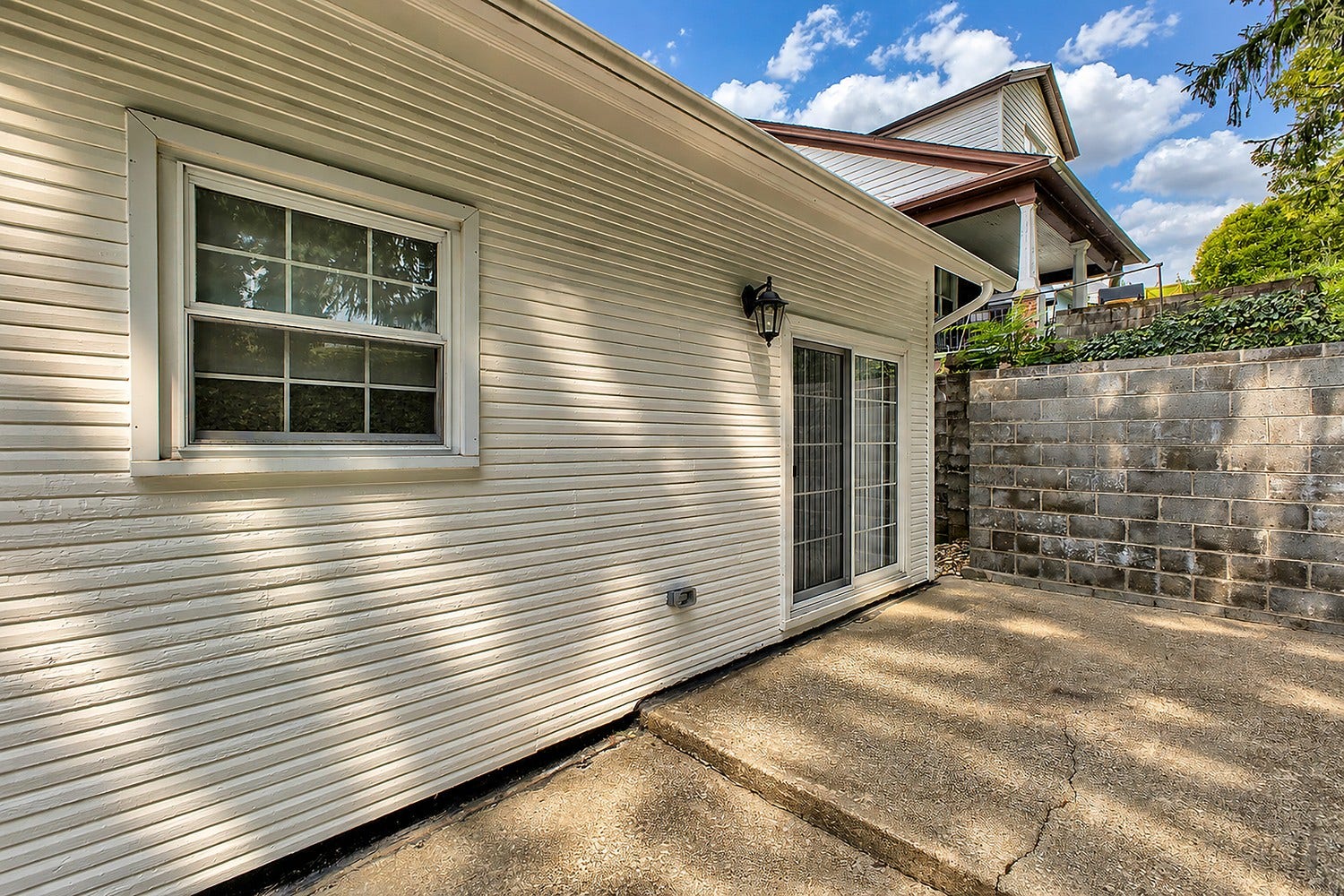 301 Silvis Street, Jeannette, PA 15644