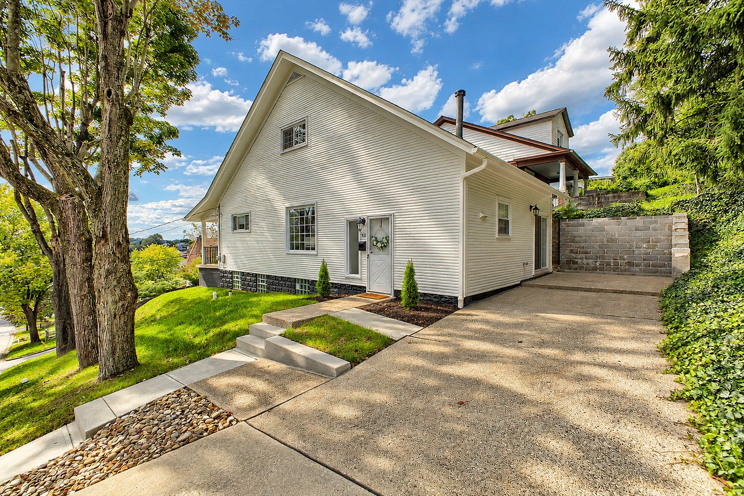301 Silvis Street, Jeannette, PA 15644