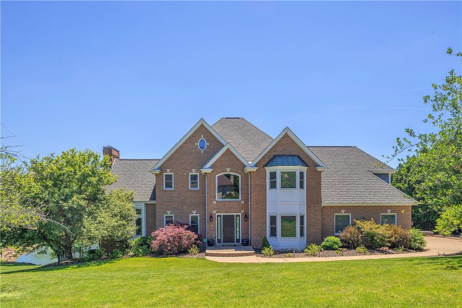Property photo for 7 Hawthorne Ln, Irwin, PA