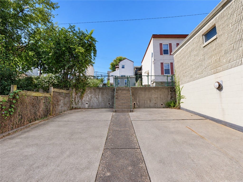 173 Monastery Avenue, Pittsburgh, PA 15203