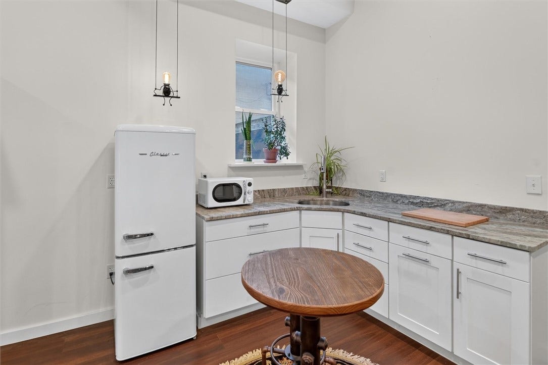 420 Market St, Freeport, PA 16229 420 Market St, Freeport, PA 16229