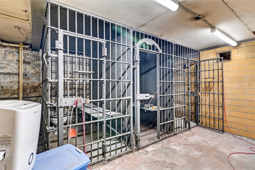 420 Market St, Freeport, PA 16229 420 Market St, Freeport, PA 16229
