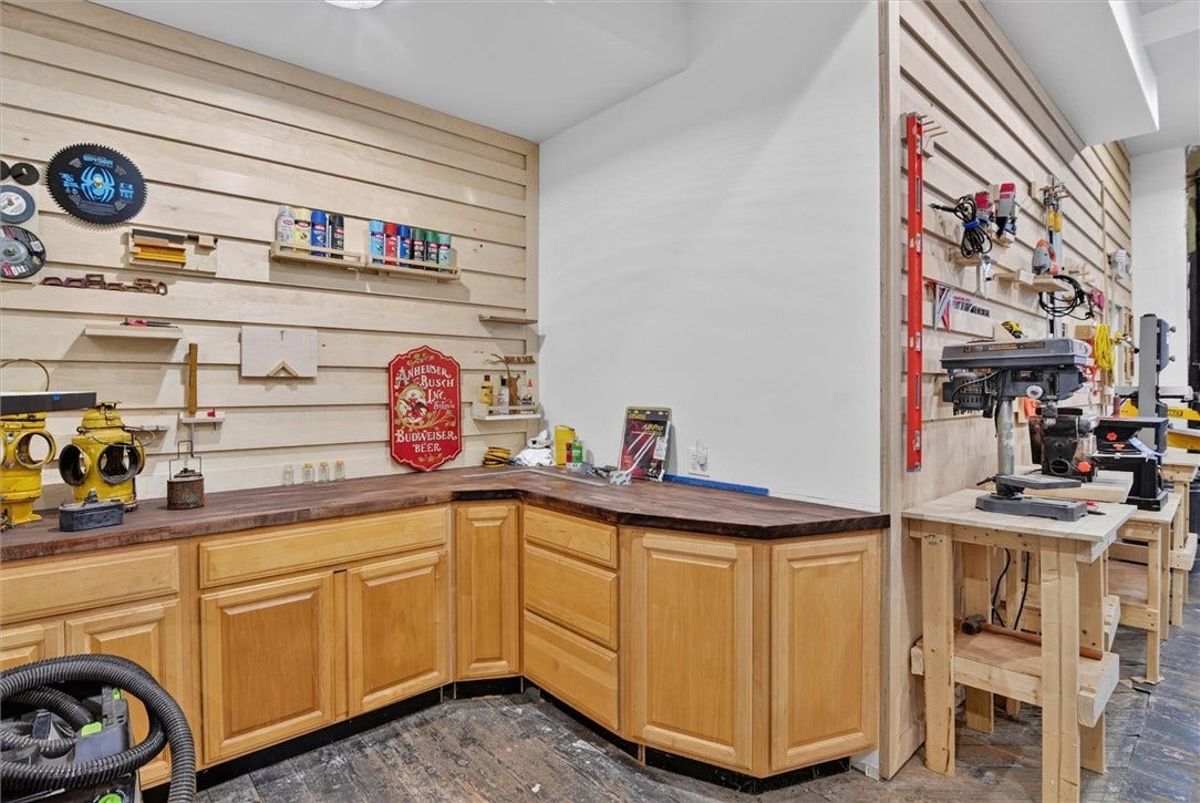 420 Market St, Freeport, PA 16229 420 Market St, Freeport, PA 16229