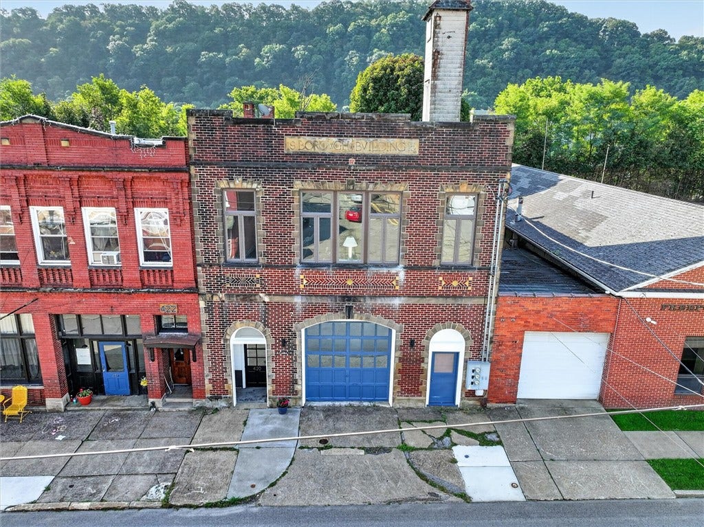 420 Market St, Freeport, PA 16229 420 Market St, Freeport, PA 16229