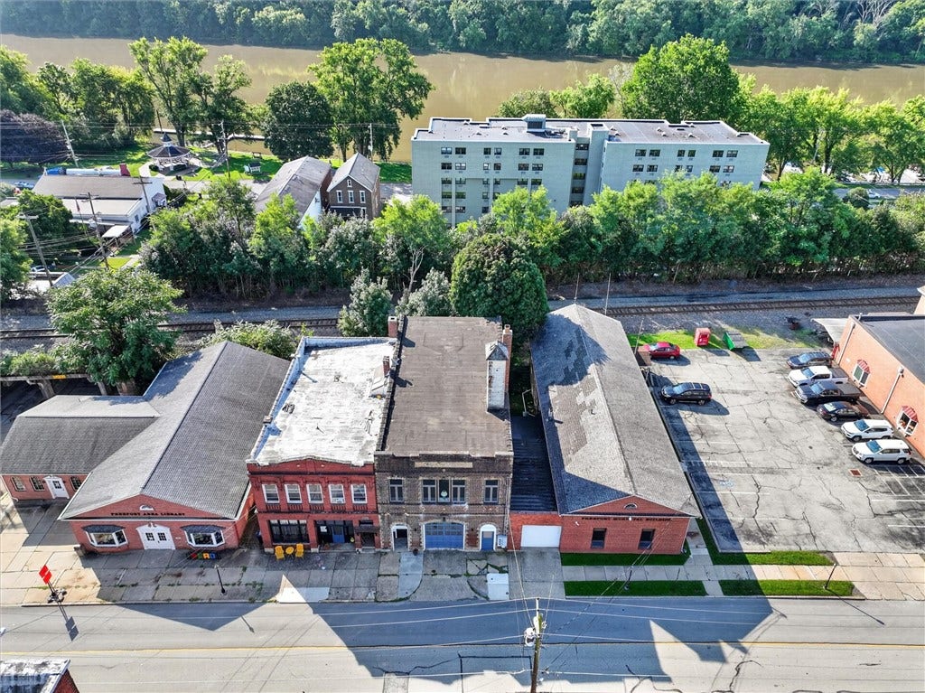 420 Market St, Freeport, PA 16229 420 Market St, Freeport, PA 16229