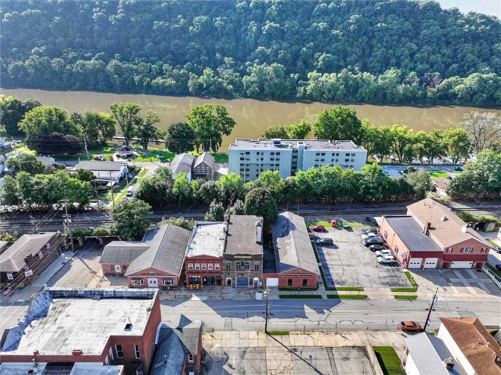 420 Market St, Freeport, PA 16229 420 Market St, Freeport, PA 16229