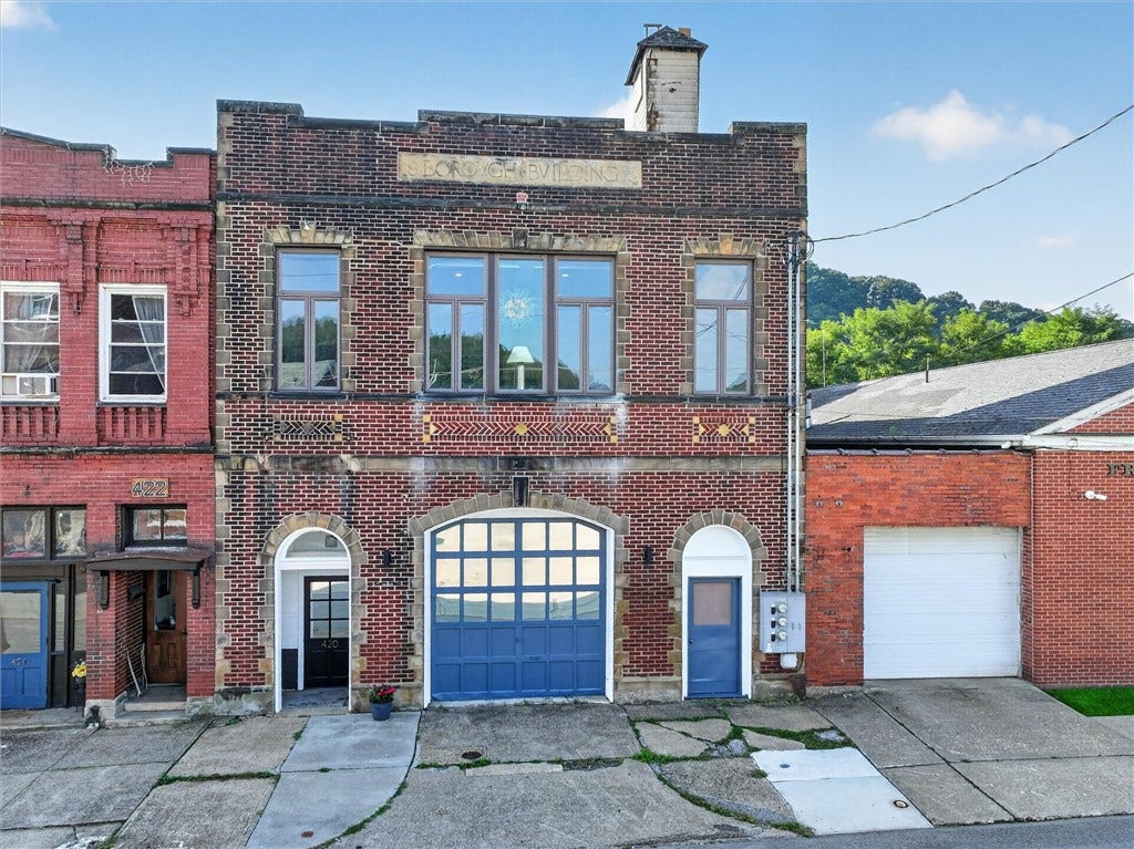 420 Market St, Freeport, PA 16229 420 Market St, Freeport, PA 16229