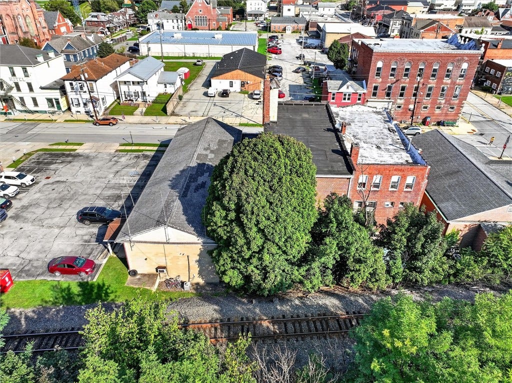 420 Market St, Freeport, PA 16229 420 Market St, Freeport, PA 16229