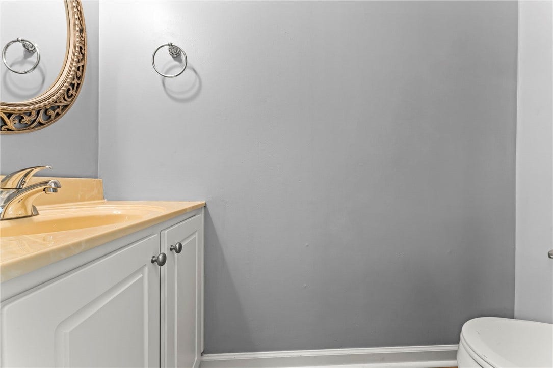 1728 Merriman Court, Pittsburgh, PA 15203 Powder Room 1728 Merriman Crt